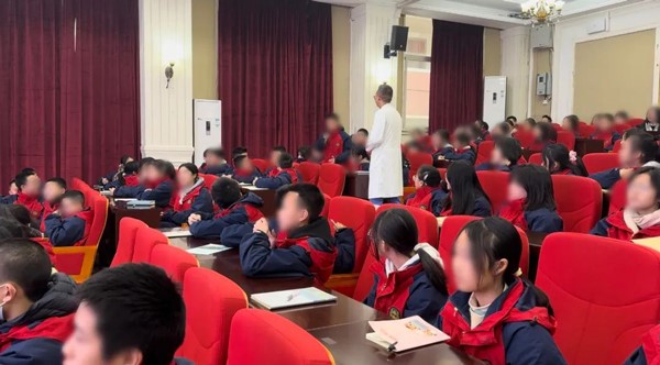 提問現(xiàn)場。重慶小米熊兒童醫(yī)院供圖