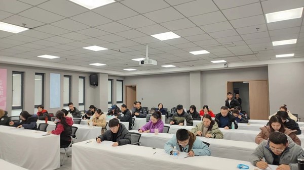 考核認(rèn)證考試中。重慶道格骨科醫(yī)院供圖
