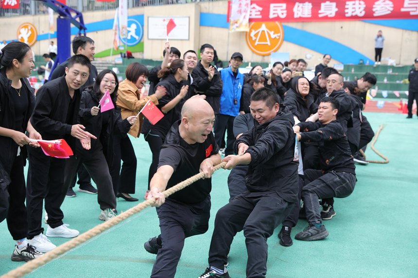 公租房居民在全民健身運(yùn)動(dòng)會(huì)上享受運(yùn)動(dòng)快樂。重慶市公租房管理局供圖
