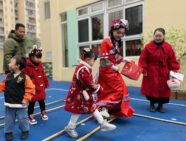 石柱竹竿舞。晏紅霞攝