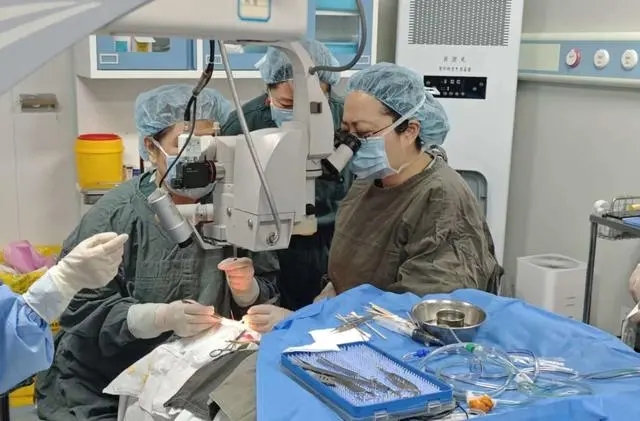 患者正在手術(shù)中。醫(yī)院供圖