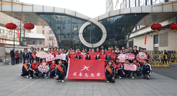 永川區(qū)萱花中學(xué)“省善”志愿者開展志愿服務(wù)。永川區(qū)教委供圖