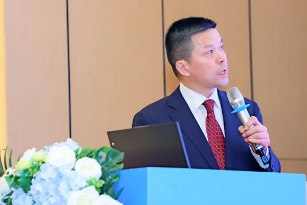重慶愛成大坪眼科醫(yī)院業(yè)務(wù)院長徐智勇分享課題。重慶愛成大坪眼科醫(yī)院供圖