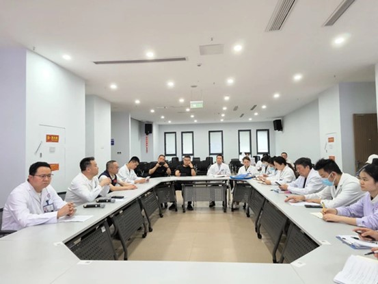 會(huì)診現(xiàn)場。重慶道格骨科醫(yī)院供圖