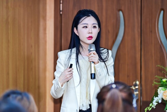 朱芯分享注射理論。重慶軍美醫(yī)療美容醫(yī)院供圖