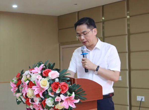 翁仁潘講話。重慶西區(qū)醫(yī)院供圖