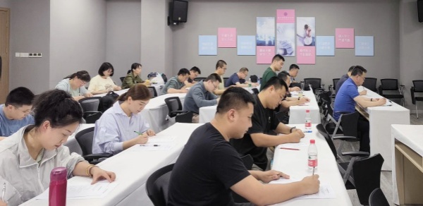 考核認(rèn)證考試中。重慶道格骨科醫(yī)院供圖