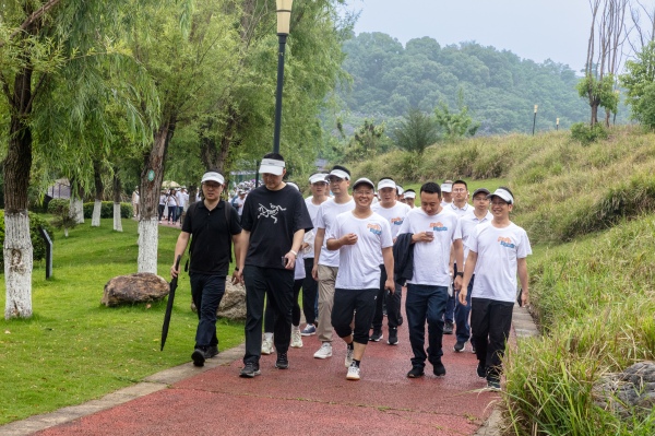 開啟“健步跑”活動(dòng)。光大銀行重慶分行供圖