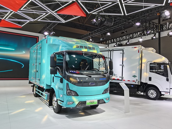 慶鈴新能源車。張艷攝