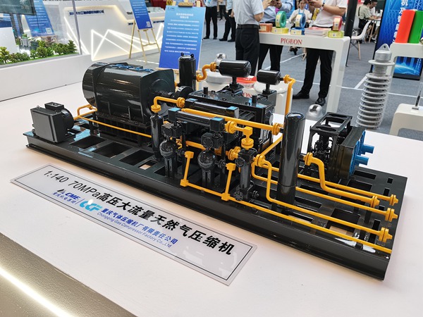 70MPa高壓大流量天然氣壓縮機。張艷攝