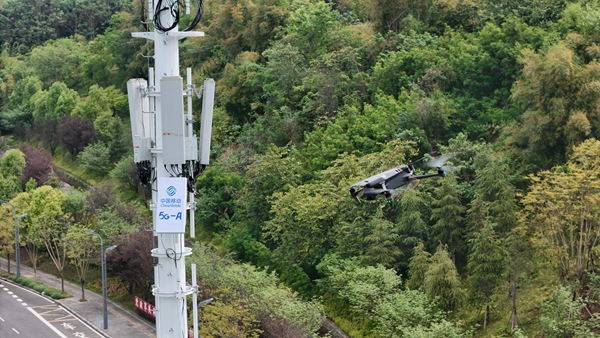 重慶移動在園博園周邊開展5G-A通感一體基站面向無人機探測測試。重慶移動供圖