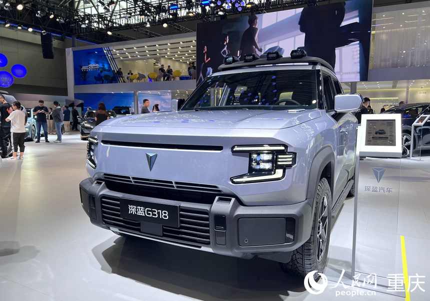 長(zhǎng)安深藍(lán)汽車最新車型G318亮相。人民網(wǎng)記者 胡虹攝