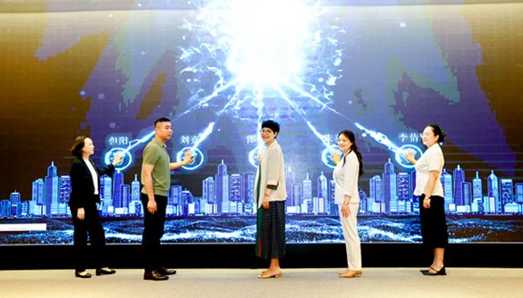 啟動儀式現(xiàn)場。重慶安琪兒婦產(chǎn)醫(yī)院供圖