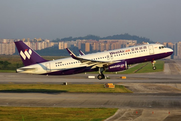 西部航空班機(jī)從重慶江北國(guó)際機(jī)場(chǎng)起飛。西部航空供圖