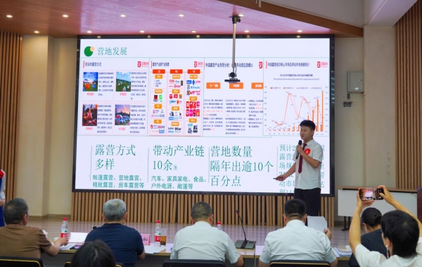 選手闡述自己的實(shí)踐經(jīng)驗(yàn)及職業(yè)目標(biāo)。重慶旅游職業(yè)學(xué)院供圖