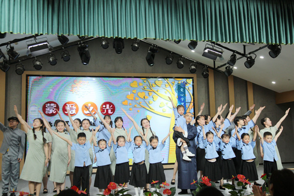 集體朗誦《朝幼賦》。朝陽幼兒園供圖