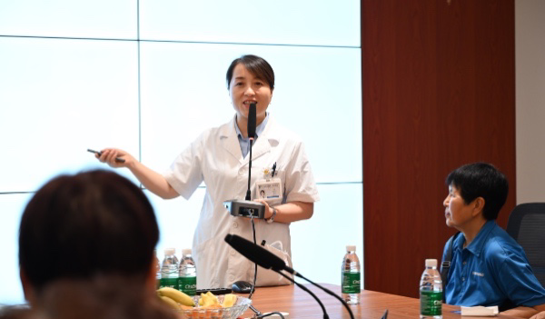 劉健娣科普講座現(xiàn)場。重慶南坪愛爾眼科醫(yī)院供圖