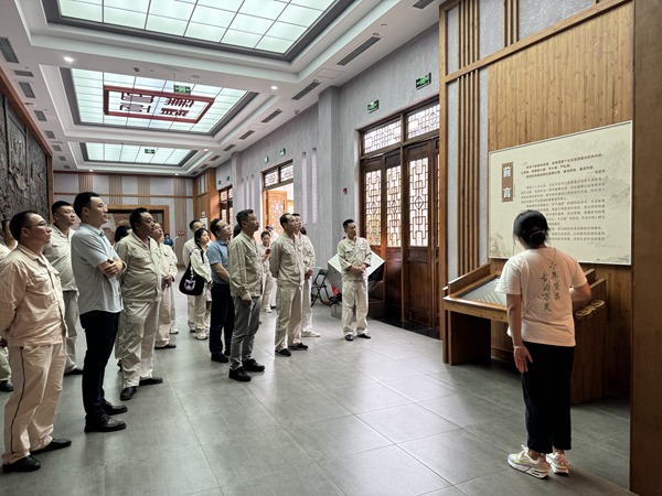 組織黨員在喻茂堅紀(jì)念館開展現(xiàn)場集中警示教育。國網(wǎng)重慶永川供電公司供圖