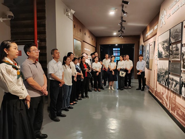 結對雙方參觀了重慶工業(yè)文化博覽園。重慶科學城城市運營集團有限公司供圖