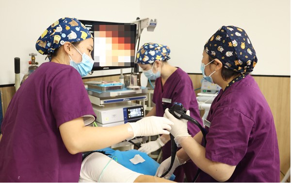 胃鏡檢查。重慶東大肛腸醫(yī)院供圖