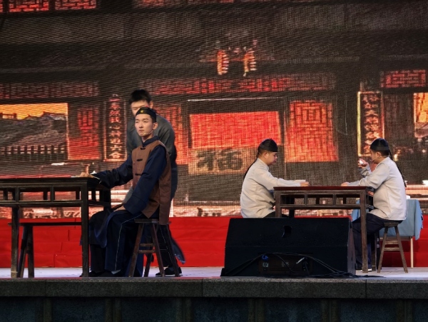 “書(shū)香校園 品質(zhì)武中”主題閱讀活動(dòng)之經(jīng)典作品匯演《茶館》。武隆中學(xué)供圖