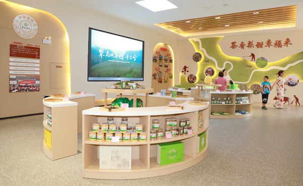 振興驛站展示鄉(xiāng)村好物。璧山區(qū)委宣傳部供圖