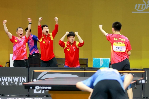 U19男團決賽中，孫楊與韓國選手金佳溫在決勝局中的較量達到白熱化，最終孫楊以23比21的微弱優(yōu)勢艱難取勝，為隊伍鎖定勝局。這一比分創(chuàng)造了本次賽會紀錄。向詩佳攝