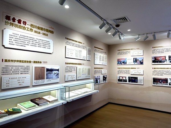 講述發(fā)展沿革。黃亞輝攝