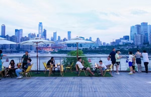 市民游客感受不夜南濱生活節(jié)。主辦方供圖