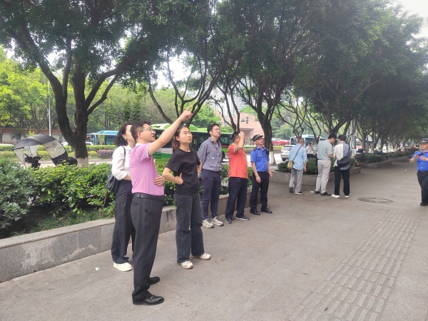 現(xiàn)場布點(diǎn)智能要素AI算法。龍山街道供圖