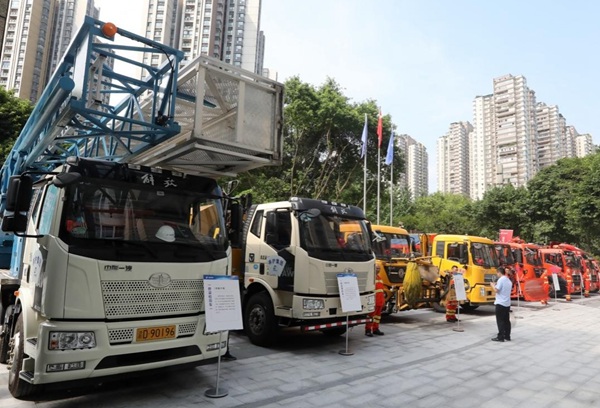 現(xiàn)場展示重慶高速公路智慧養(yǎng)護(hù)設(shè)備。重慶高速集團(tuán)供圖
