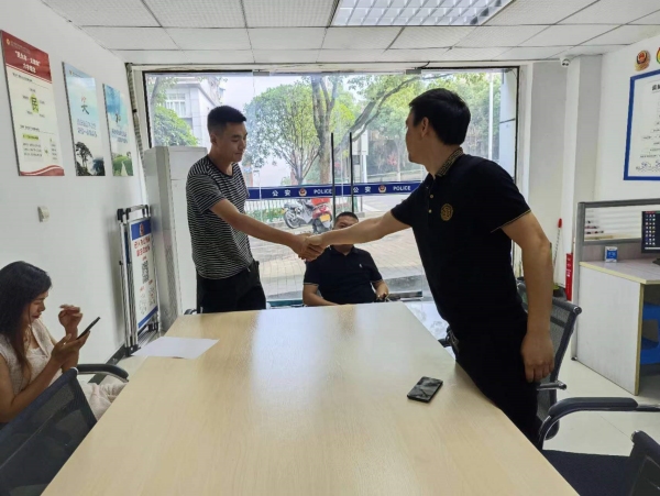 調(diào)解現(xiàn)場。荔枝街道供圖