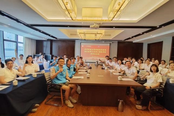 黨課學(xué)習(xí)交流會(huì)。重慶醫(yī)科大學(xué)附屬第二醫(yī)院供圖