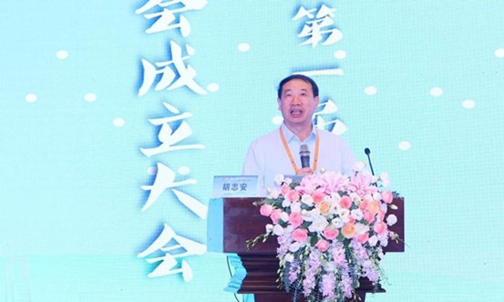 陸軍軍醫(yī)大學(xué)胡志安作《體液因素調(diào)控覺(jué)醒睡眠的機(jī)制》授課。重慶市睡眠研究會(huì)供圖