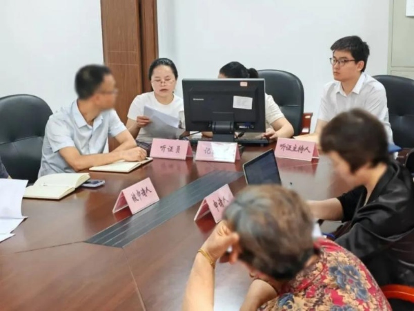 行政復(fù)議辦案人員積極調(diào)解化解爭議。北碚區(qū)司法局供圖