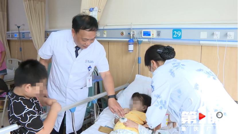 紫紺型先心病、法洛四聯(lián)癥患兒術(shù)后鐘前進(jìn)教授查房
