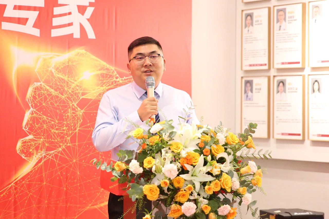 羅克致辭。重慶松山醫(yī)院供圖