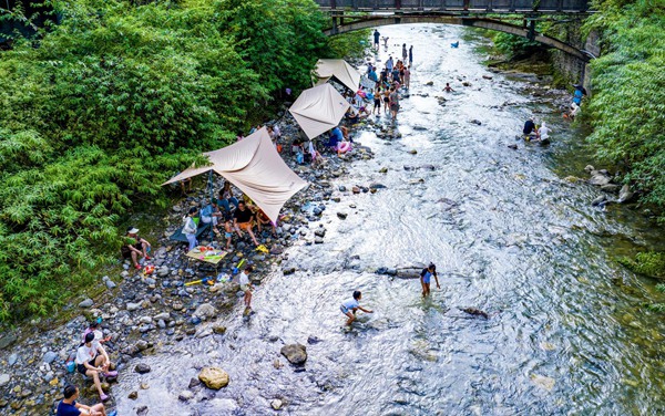 南川金佛山成為今夏耍水熱門地。景區(qū)供圖