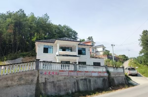 推進人居環(huán)境整治，營造干凈、整潔舒適的生活環(huán)境。石灘鎮(zhèn)供圖