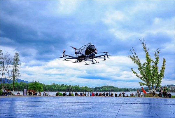 無(wú)人駕駛航空器“空中之戀”在梁平完成全球首飛。梁平區(qū)委宣傳部供圖