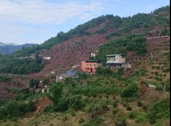 水田灣滑坡全貌。重慶市規(guī)劃和自然資源局供圖