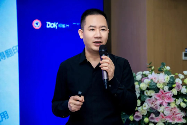 醫(yī)生做分享。重慶銅雀臺(tái)整形外科醫(yī)院供圖