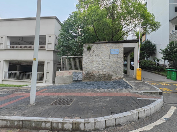 圍墻拆除后。環(huán)湖雅居社區(qū)供圖