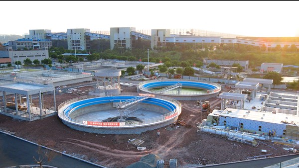 果園污水處理廠二期擴建工程施工現(xiàn)場。重慶碧水源公司供圖