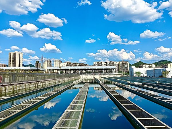 巴南區(qū)，新大江水廠平流沉淀池。重慶水務(wù)集團供圖