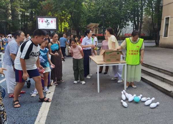 廉潔保齡球闖關(guān)游戲現(xiàn)場(chǎng)。松牌路社區(qū)供圖