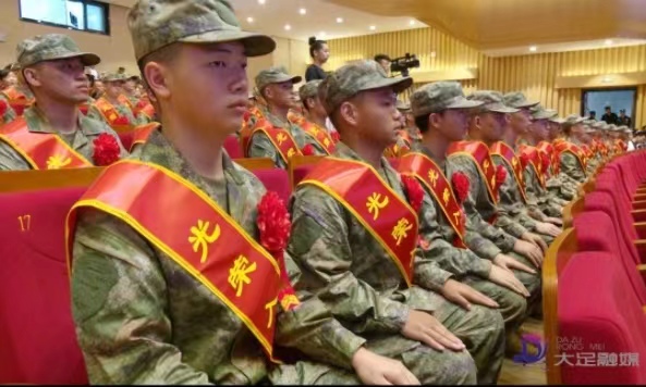 入伍新兵。大足區(qū)融媒體中心供圖