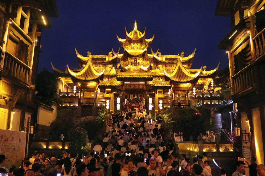 松溉古鎮(zhèn)華燈初上。胥世鵬攝