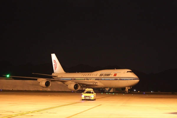 重慶江北機(jī)場(chǎng)第四跑道試飛機(jī)組圓滿(mǎn)完成各項(xiàng)任務(wù)。黃健軍攝