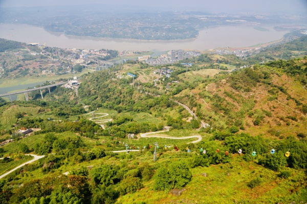 游客乘坐索道環(huán)線。景區(qū)供圖